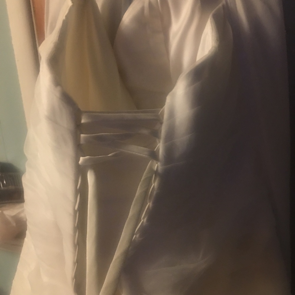 SOLD New Never Worn or Altered Wedding Dress. No issues SOLD - Picture 5 of 7